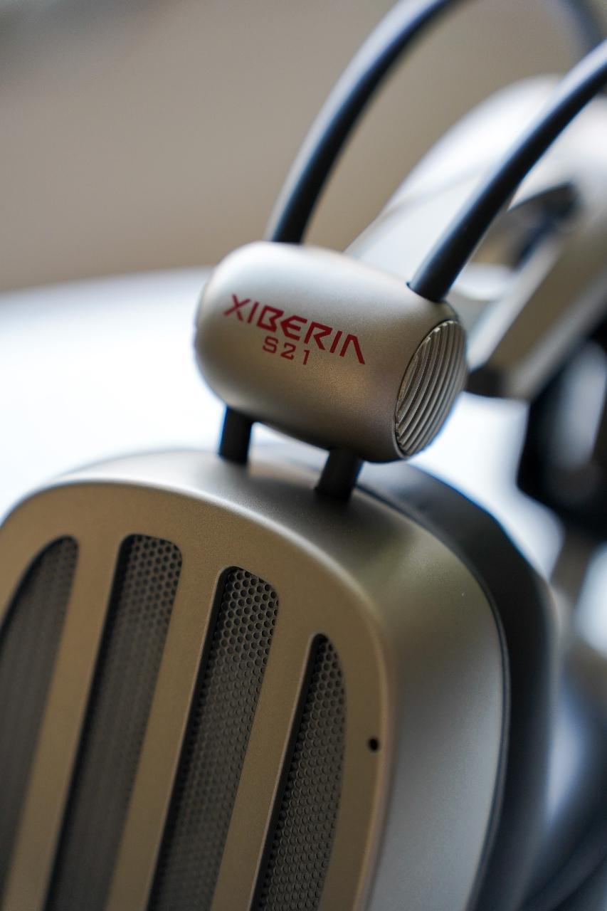 【西伯利亚血蹄s21电竞耳机】:战场必备利器,极致游戏体验!