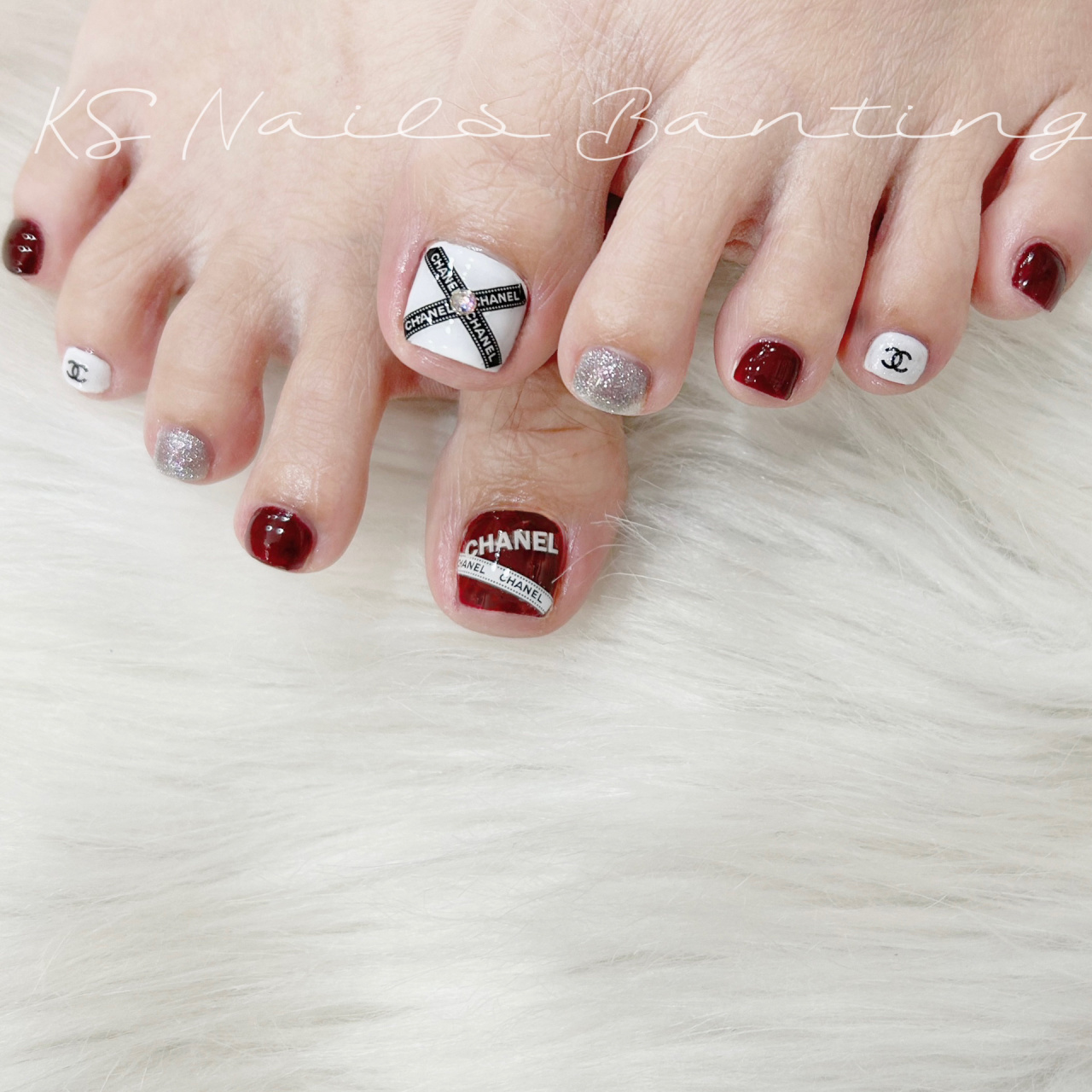 人间香奈儿| 简易脚趾美甲| 2023春节美甲 #富家千金美甲     美甲