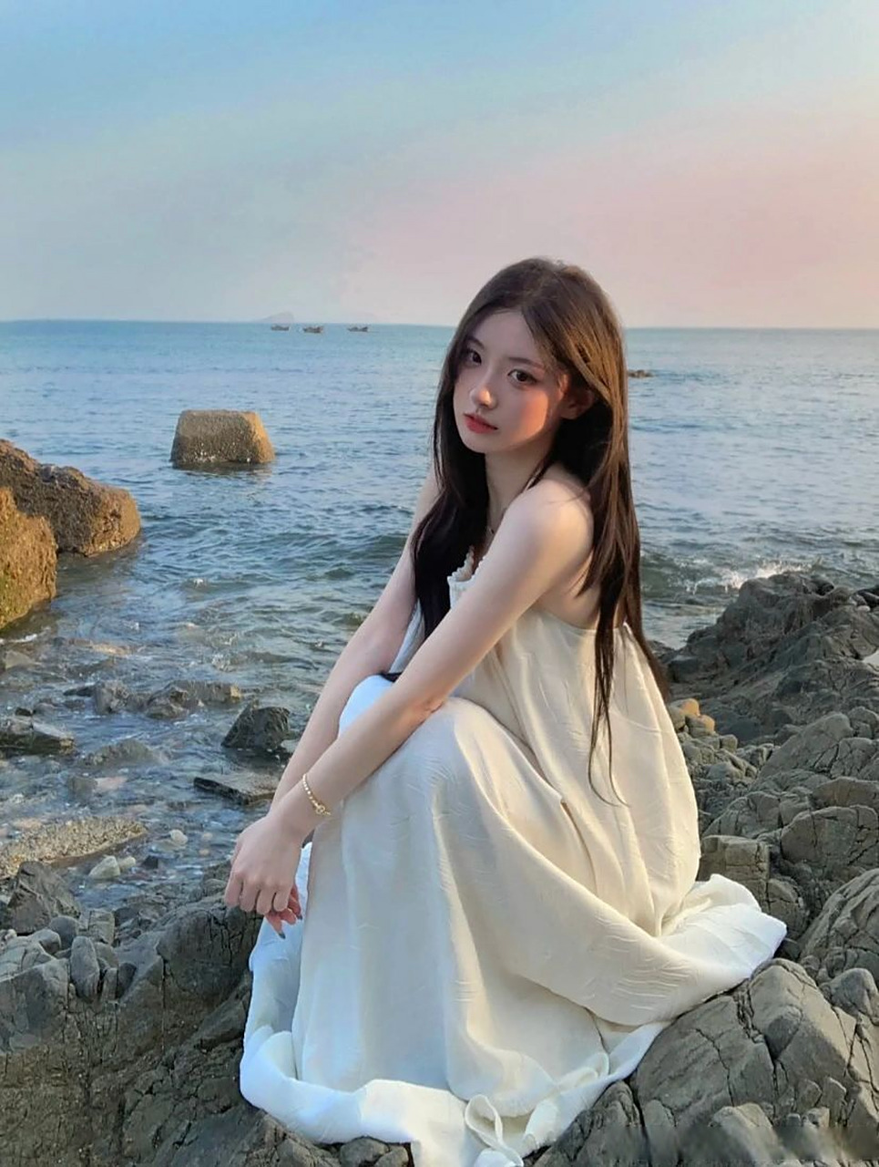 隐隐约约 看到黑色  【大连 艺校校花】