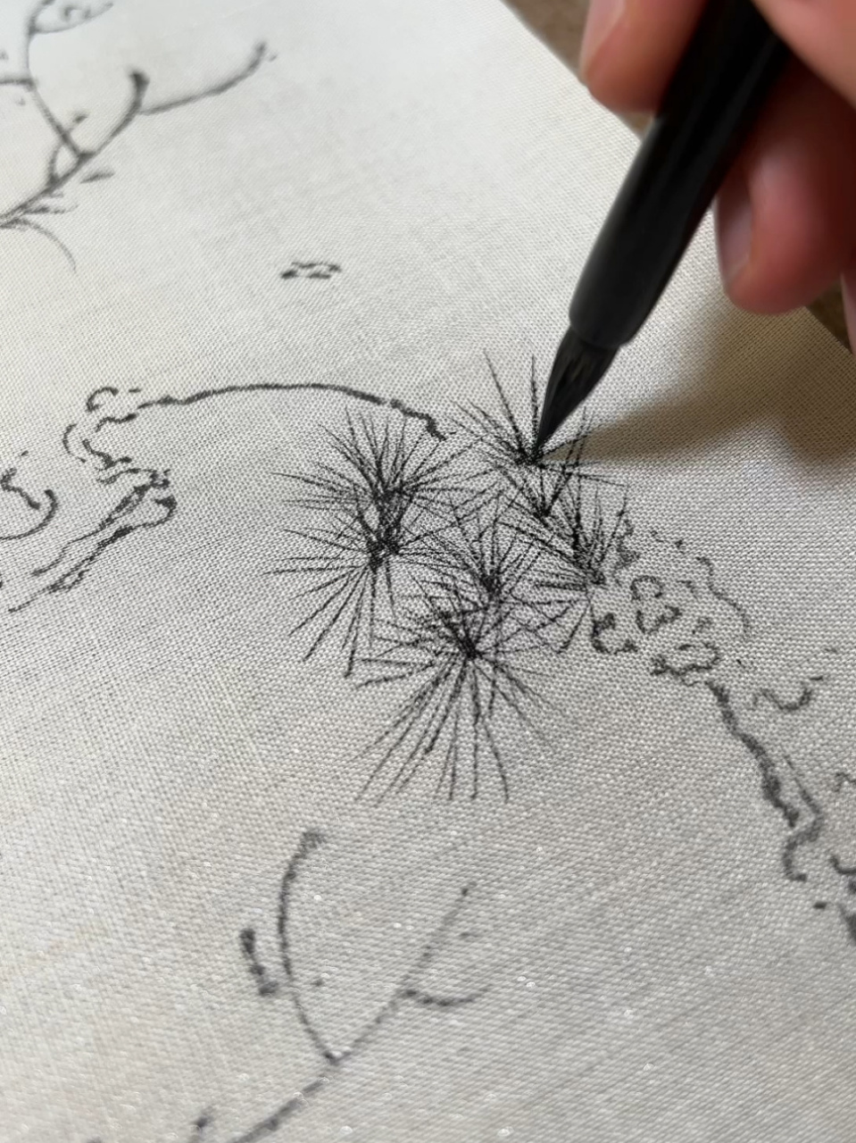 如何画松树(一) 画松针需注意的关键点: 11566单根线条,坚挺有力