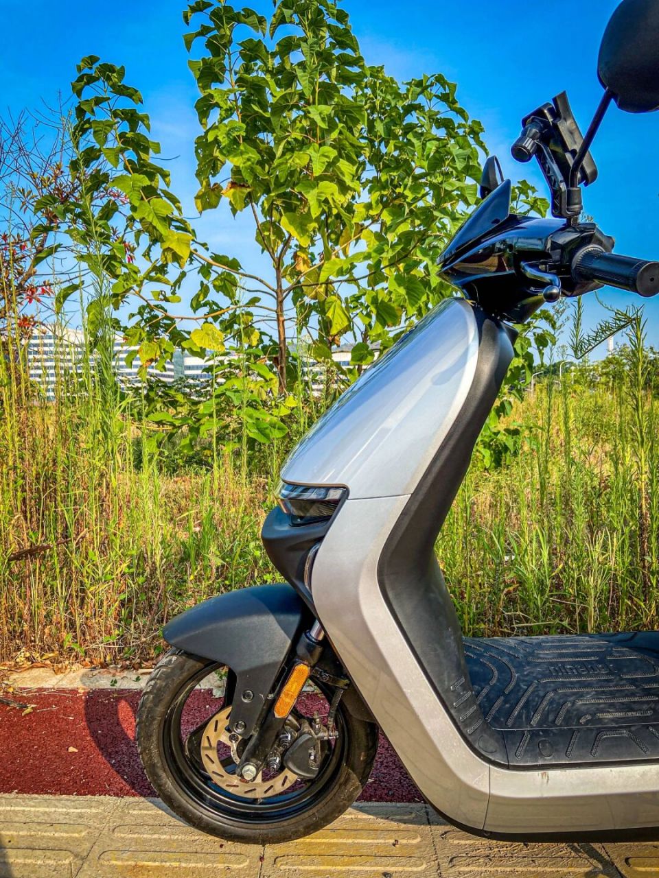 智能九号电动车n85c n85c用72v23a电池续航能力70-80公里,轻松应对