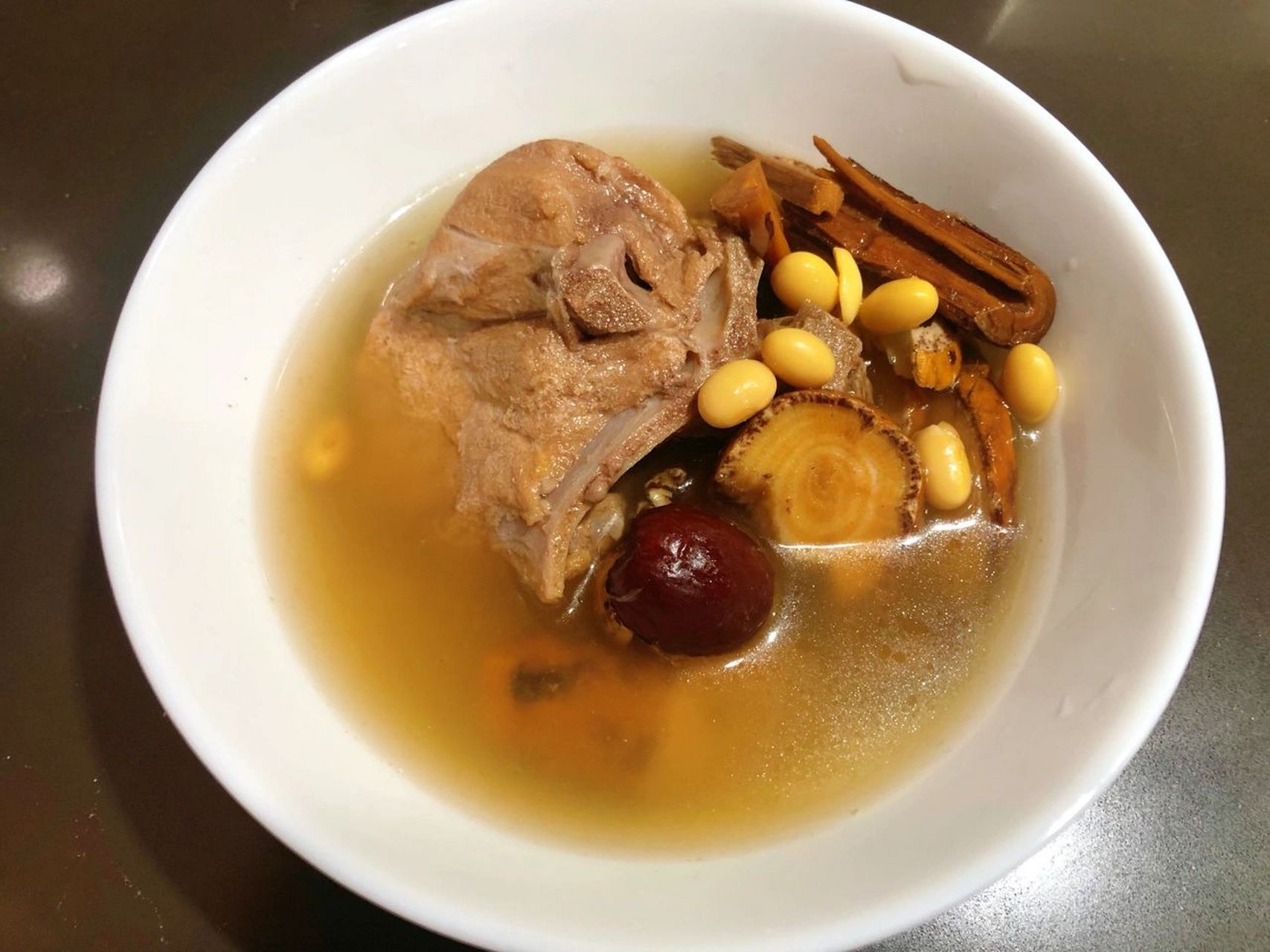 野生牛大力五指毛桃猪骨汤 婆婆回去乡下找农民亲自挖掘的新鲜野生牛