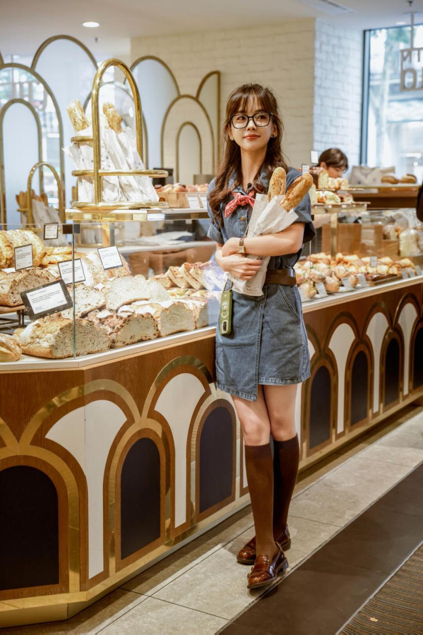 央视记者王冰冰巴黎奥运会期间温柔甜美穿搭