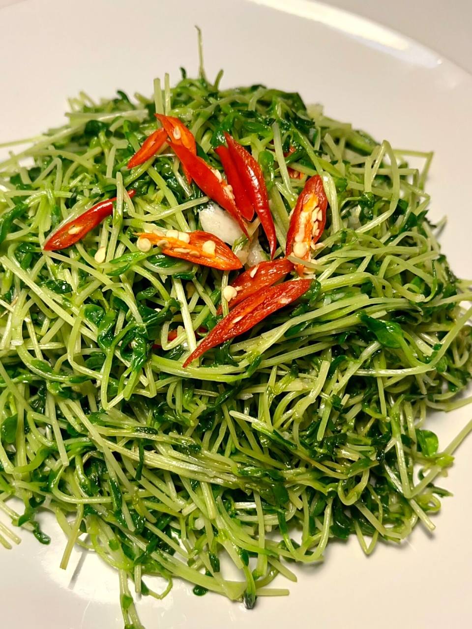 纯素小炒|巨巨巨巨好吃的清炒蒜泥豆苗 今天分享一道纤维素99的清炒