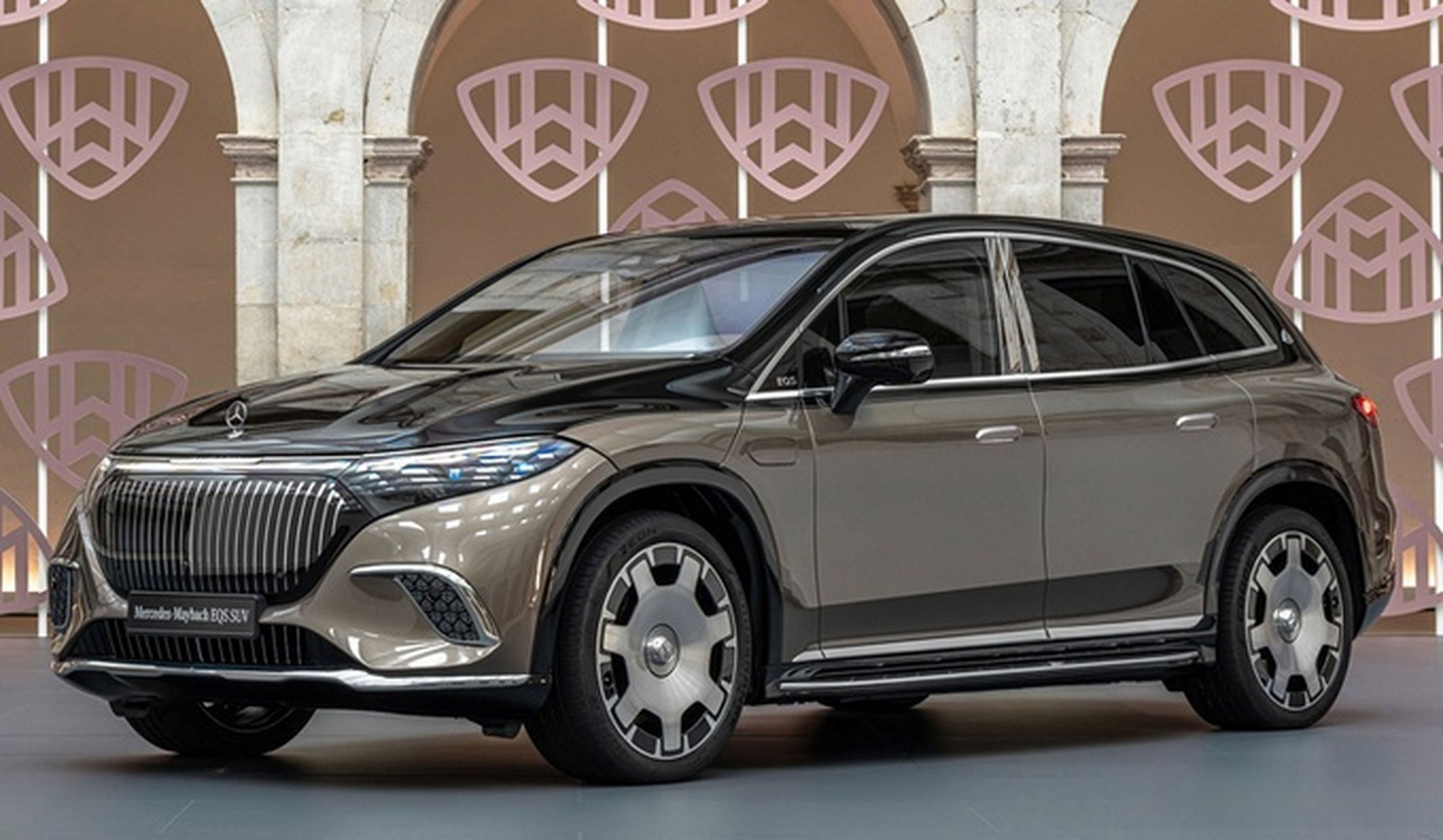 双色车身 后排致奢 迈巴赫eqs suv全球首发!