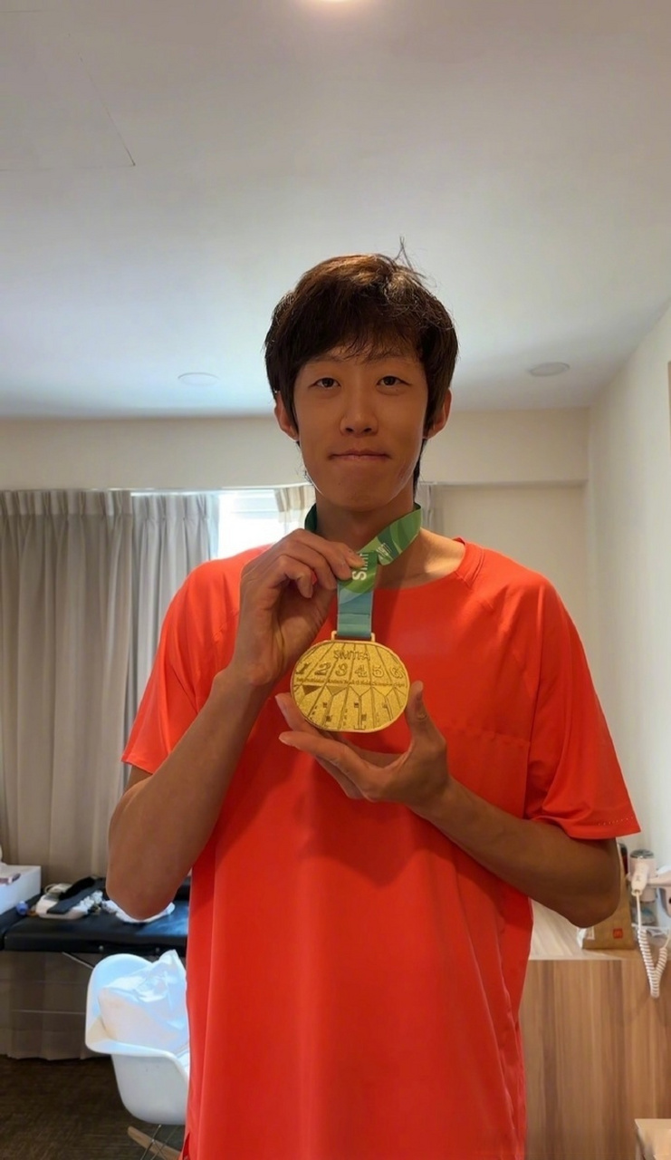 享受比赛~启程回国开启新一段旅程  05在新加坡田径公开赛中,张国伟