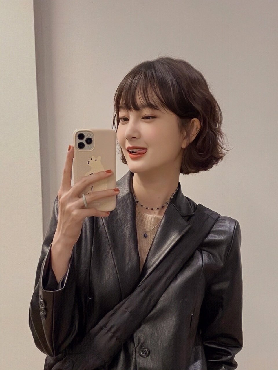 法式卷发太好看了 法式卷短发真的绝美|||姐妹们真要勇于尝试啊!