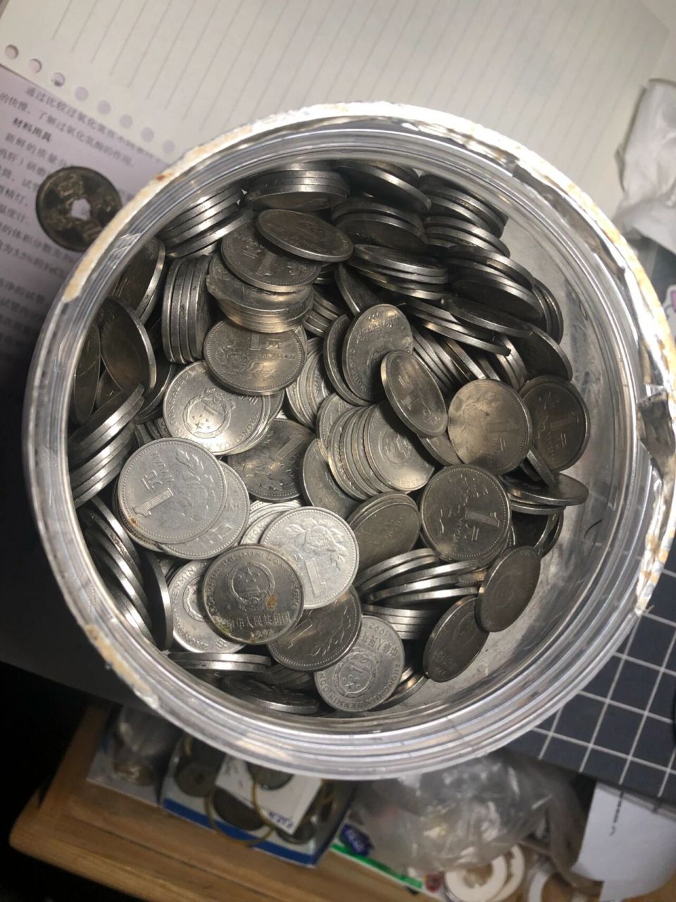 像这种带国徽一元硬币有收藏价值吗,翻出来以前攒的一罐硬币