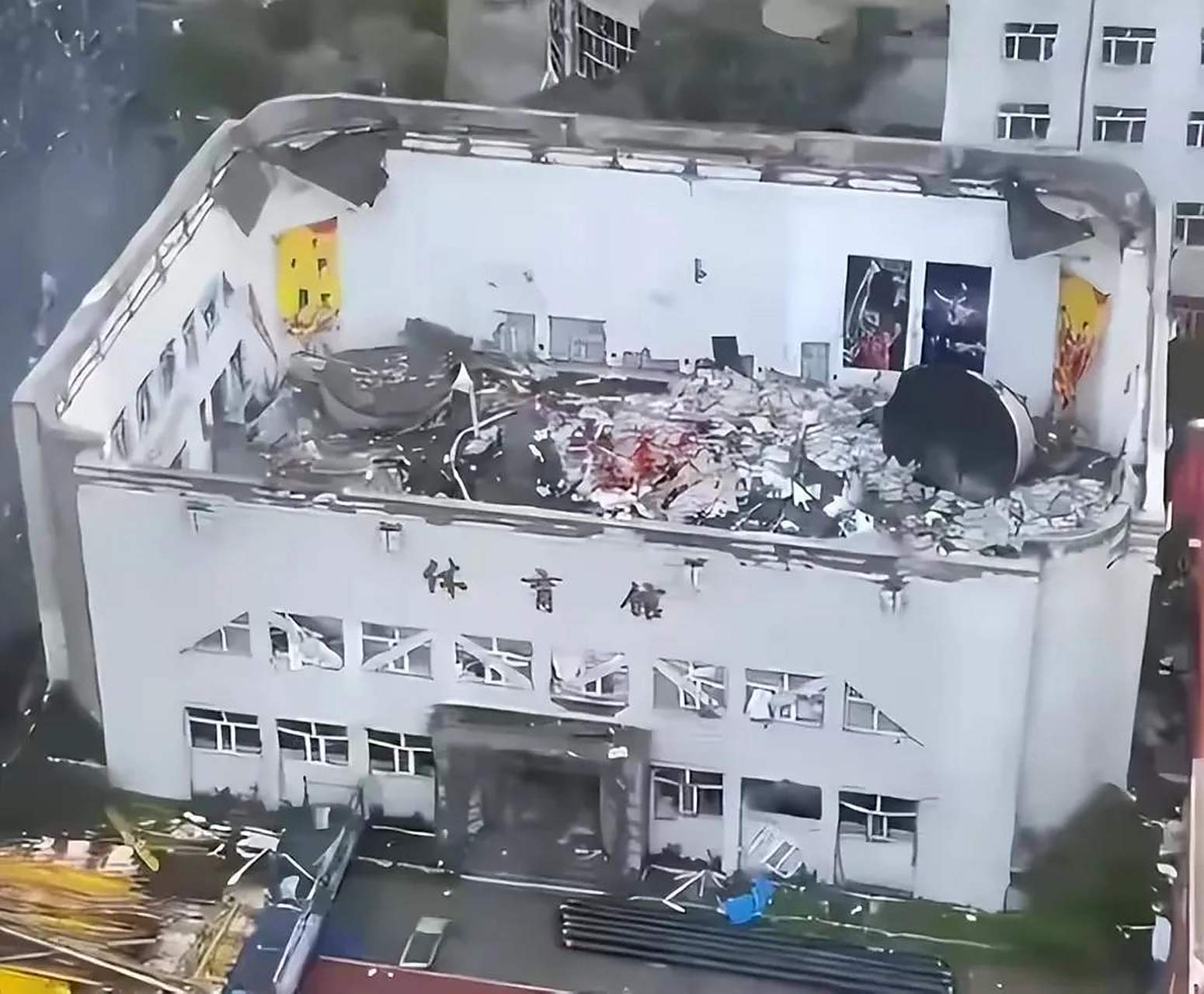 齐齐哈尔体育馆坍塌事故已致9人死亡这样的安全事故让人痛心!