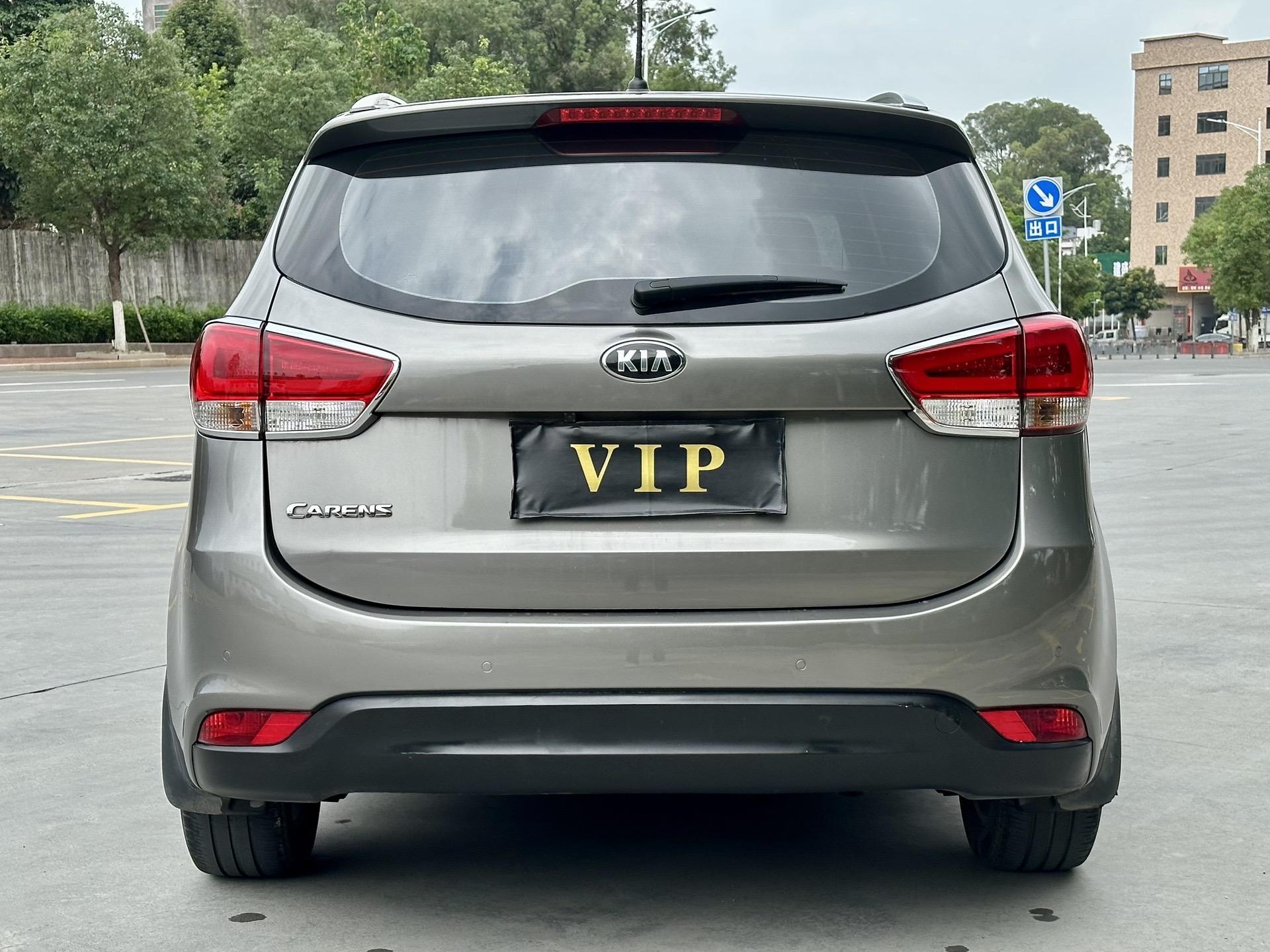 15年起亚佳乐,2.0l自动天窗,7座,小商务,一手车7万多公里,全进口