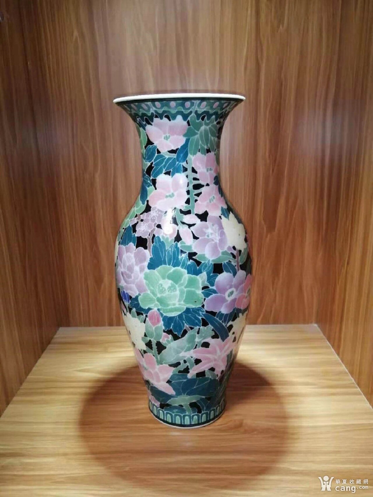 七十年代醴陵手绘黑底满花瓶,永胜瓷厂出品,高约35厘米,无冲无磕无