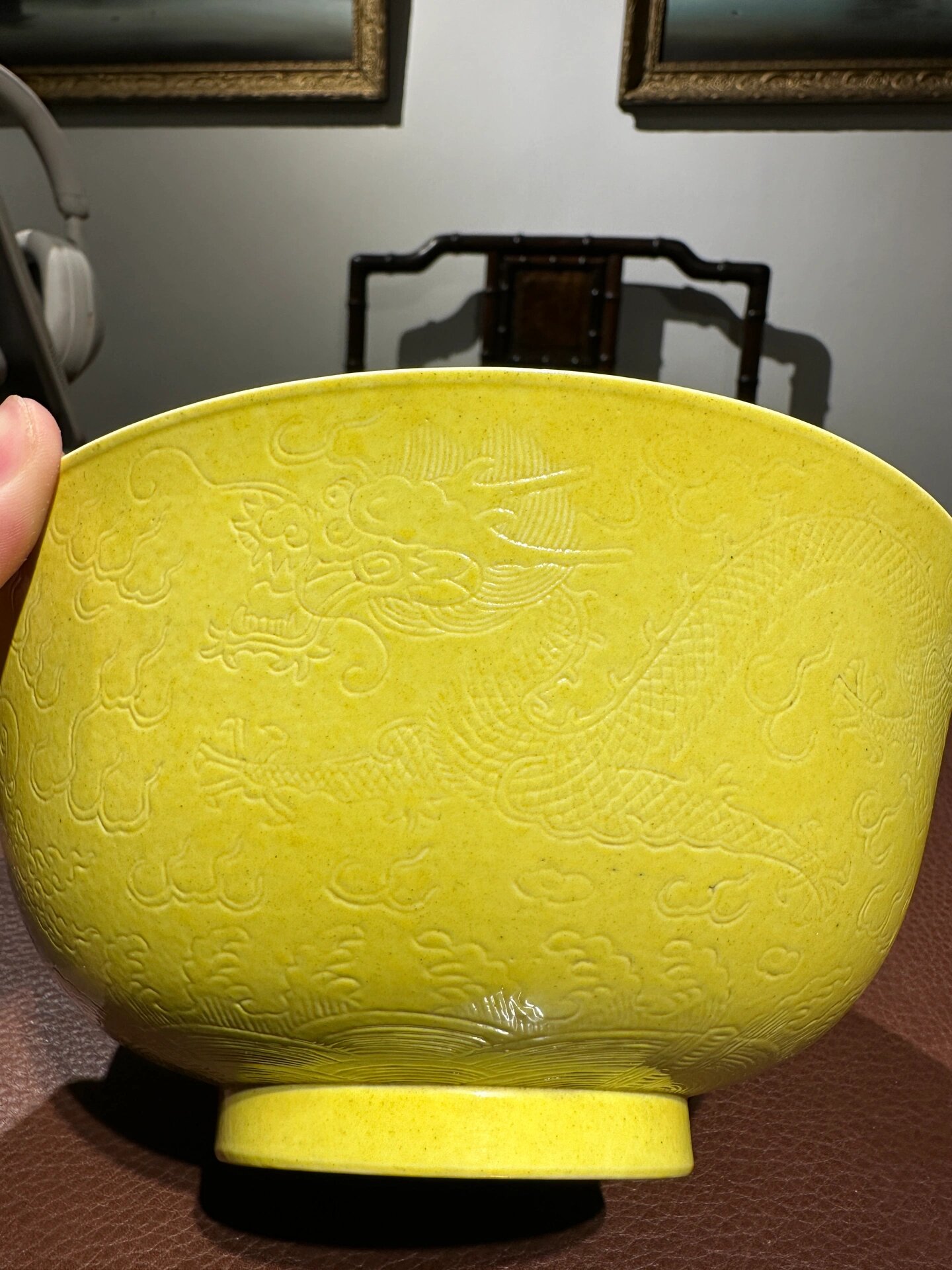 光绪官窑柠檬黄釉暗刻龙纹碗