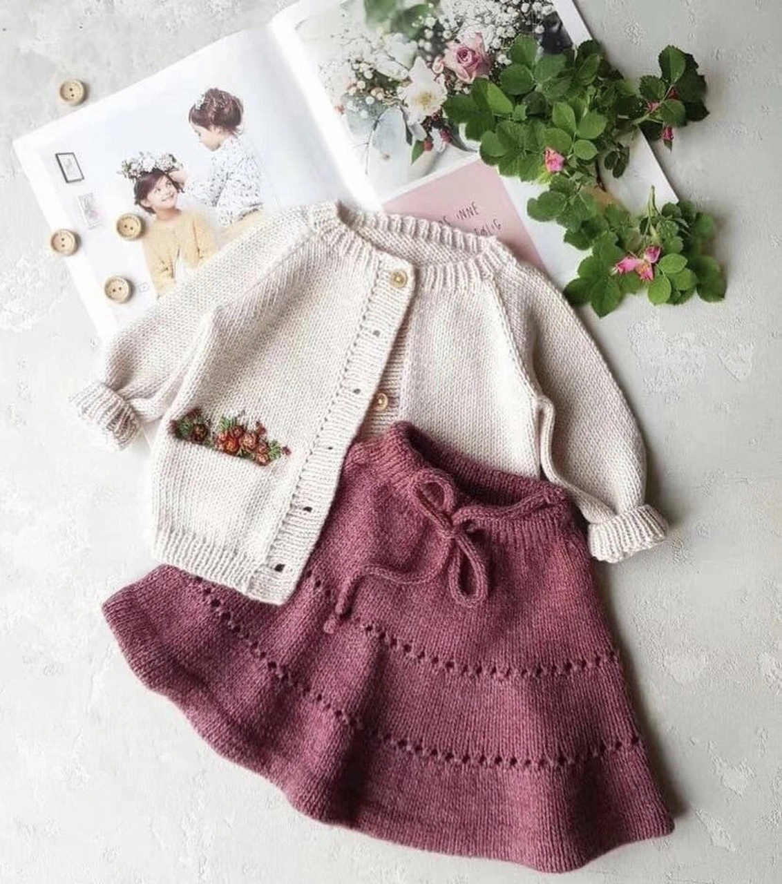 一组儿童毛衣,织法简单但颜色搭配舒服