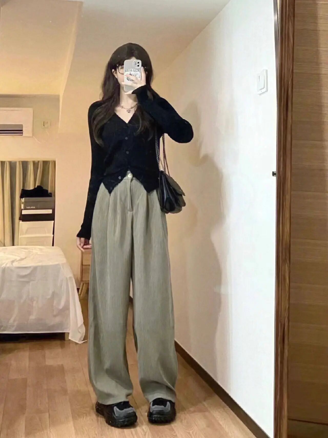 我去这个低饱和灰绿色裤子有点好看!