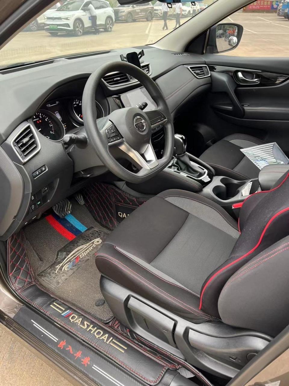0l智享版 多功能方向盘 ,大屏导航 倒车影像 支持carplay互联 led日间