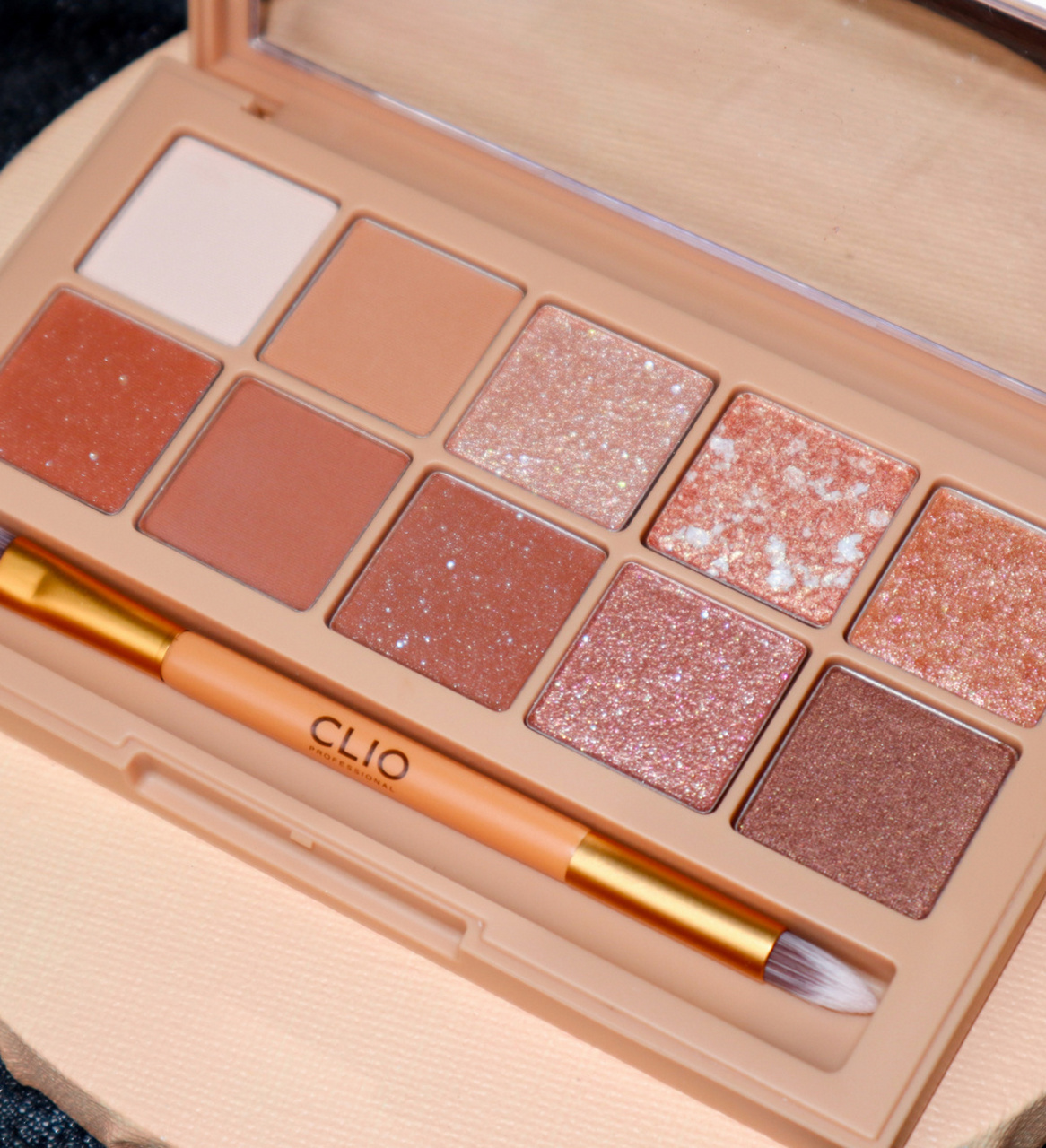 噢吼09 最近又get√到一盘我很爱的眼影鸭99 哦99clio十色眼影