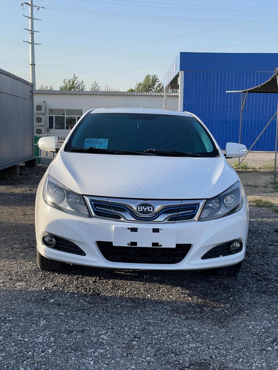 纯电车 纯电车16年12月份比亚迪e5.305续航.全车3块补漆.