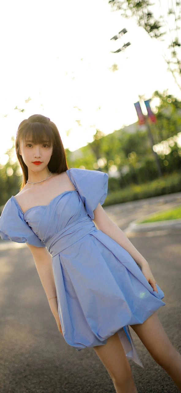 张纯烨美腿街拍壁纸组图