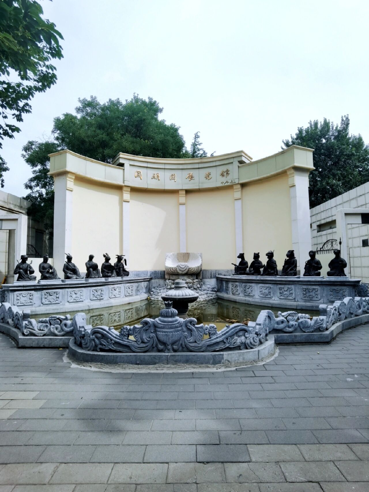 圆明园西洋楼遗址公园 长春园北部仿建有一区欧式园林,俗称"西洋楼".