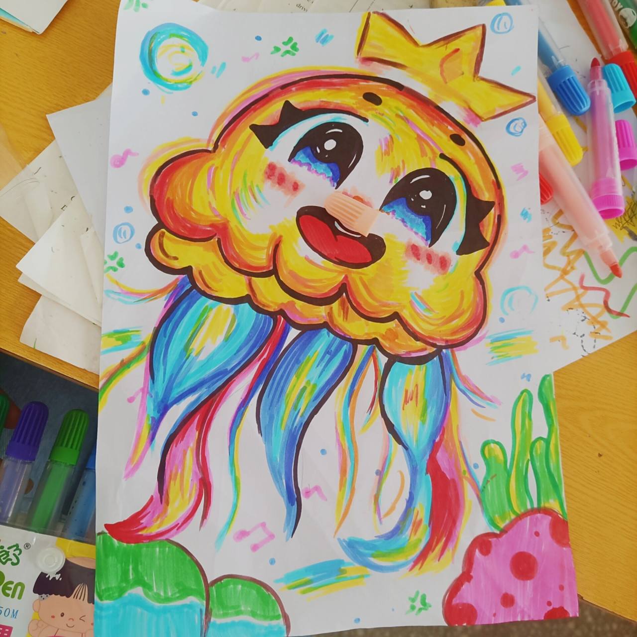 小水母简笔画 是临暮的,这两天不是很顺利,墨滴到了鼻子上面.