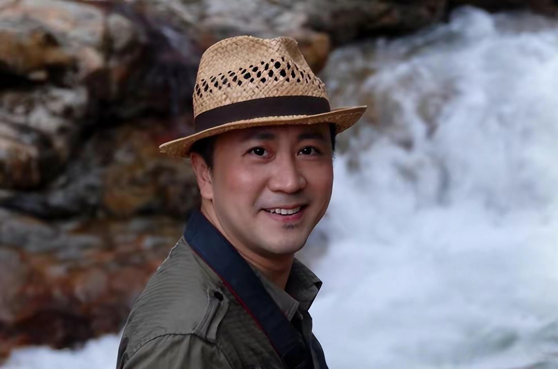 城市书画#  这幅画作的名称是《陶》,出自中国油画作家谢楚余之手,在