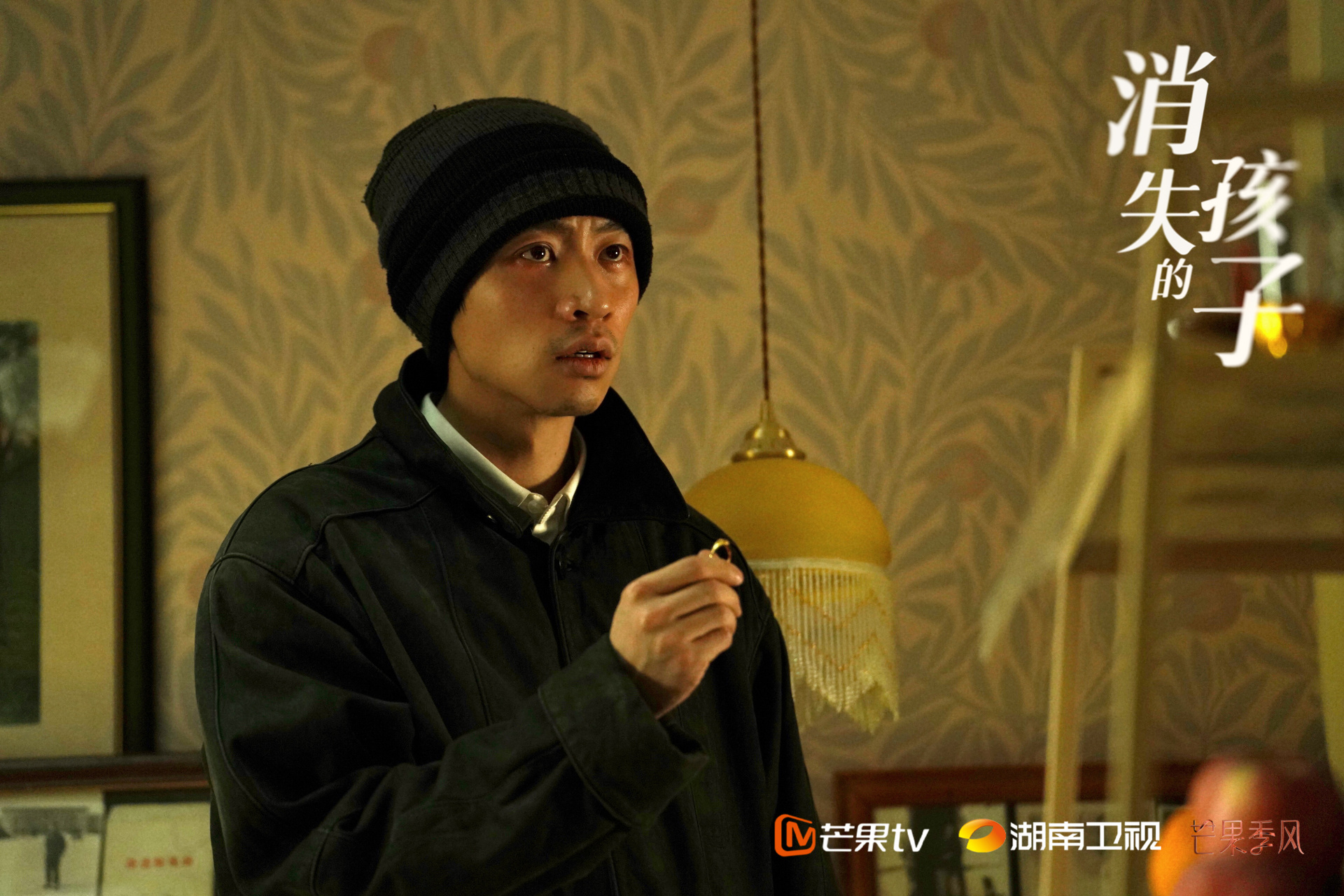 消失的孩子# [捂脸]#魏晨消失的孩子# 缺钱,饥饿,生病,疲劳,有人敲门