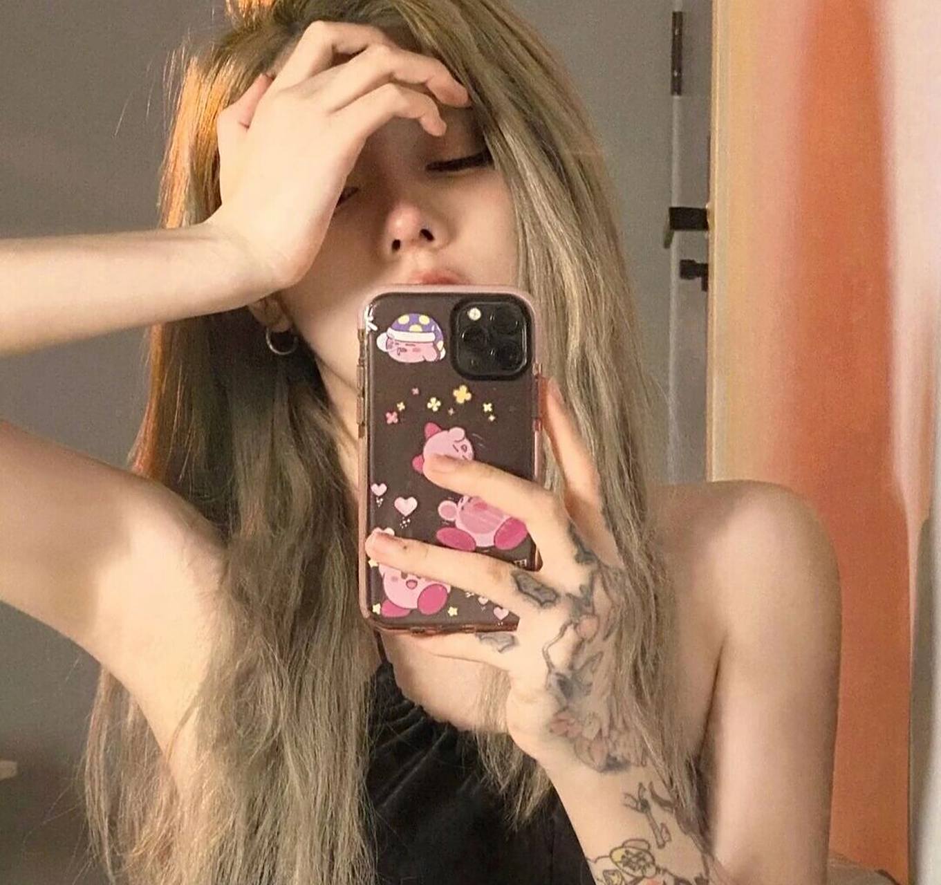 纹身女头像 总有人教你成长,但方式不值得感谢.