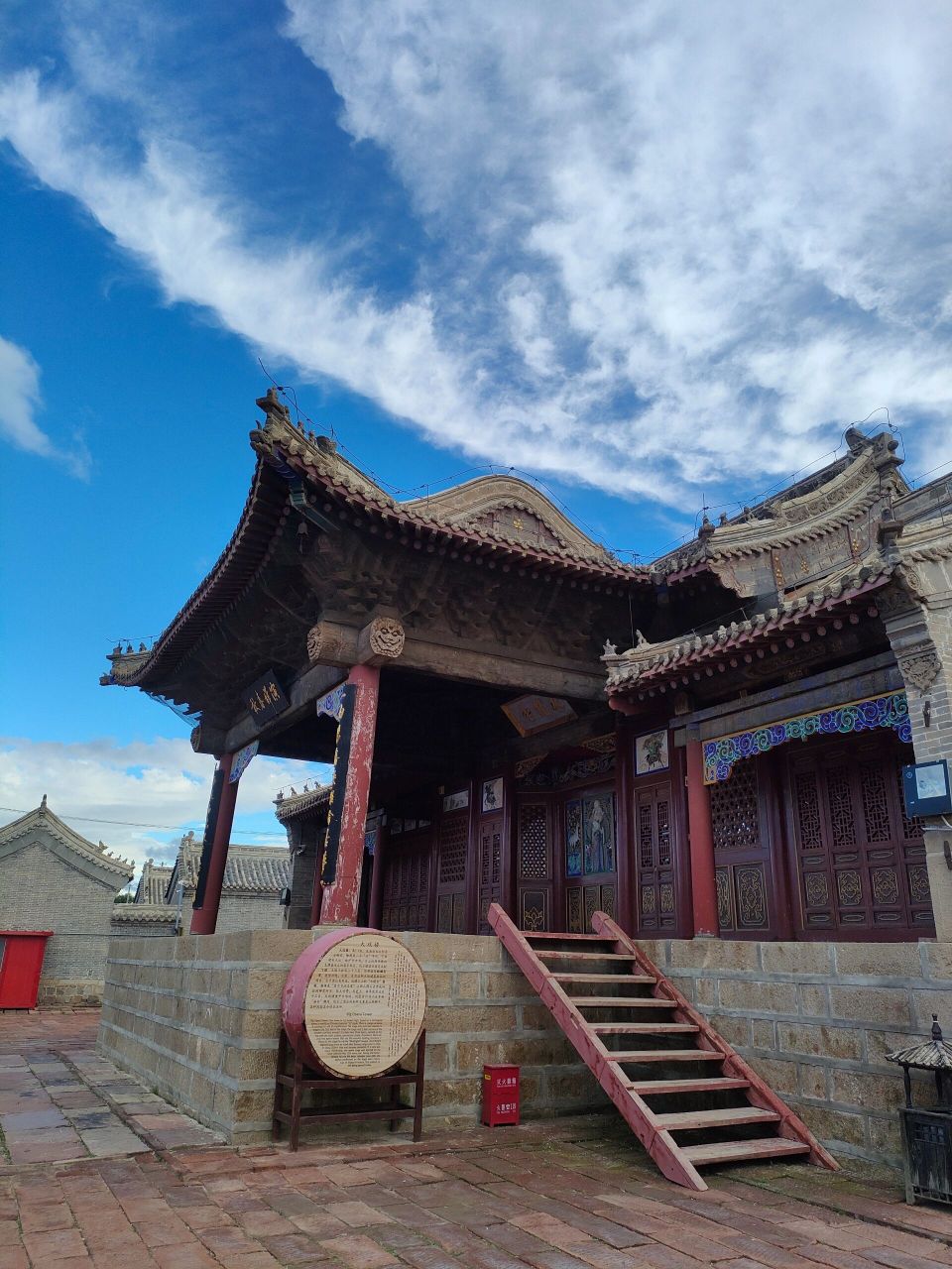 多伦 山西会馆 多伦的山西会馆 建于乾隆年间 历经修缮 中轴线的建筑