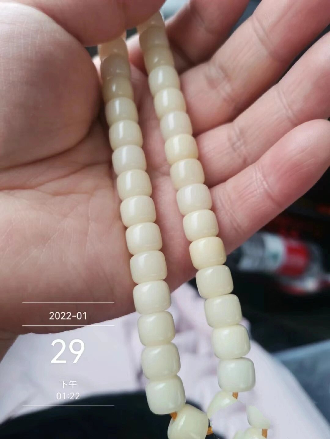 无美颜无滤镜白玉菩提手串的变色过程