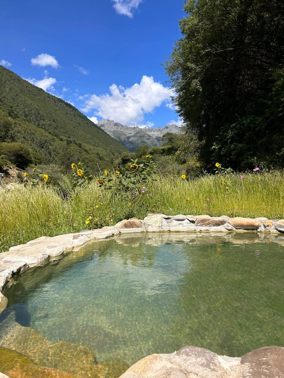 康定中谷温泉 这个机位真的好,风景美,温泉好几个池子,水很清一直流动