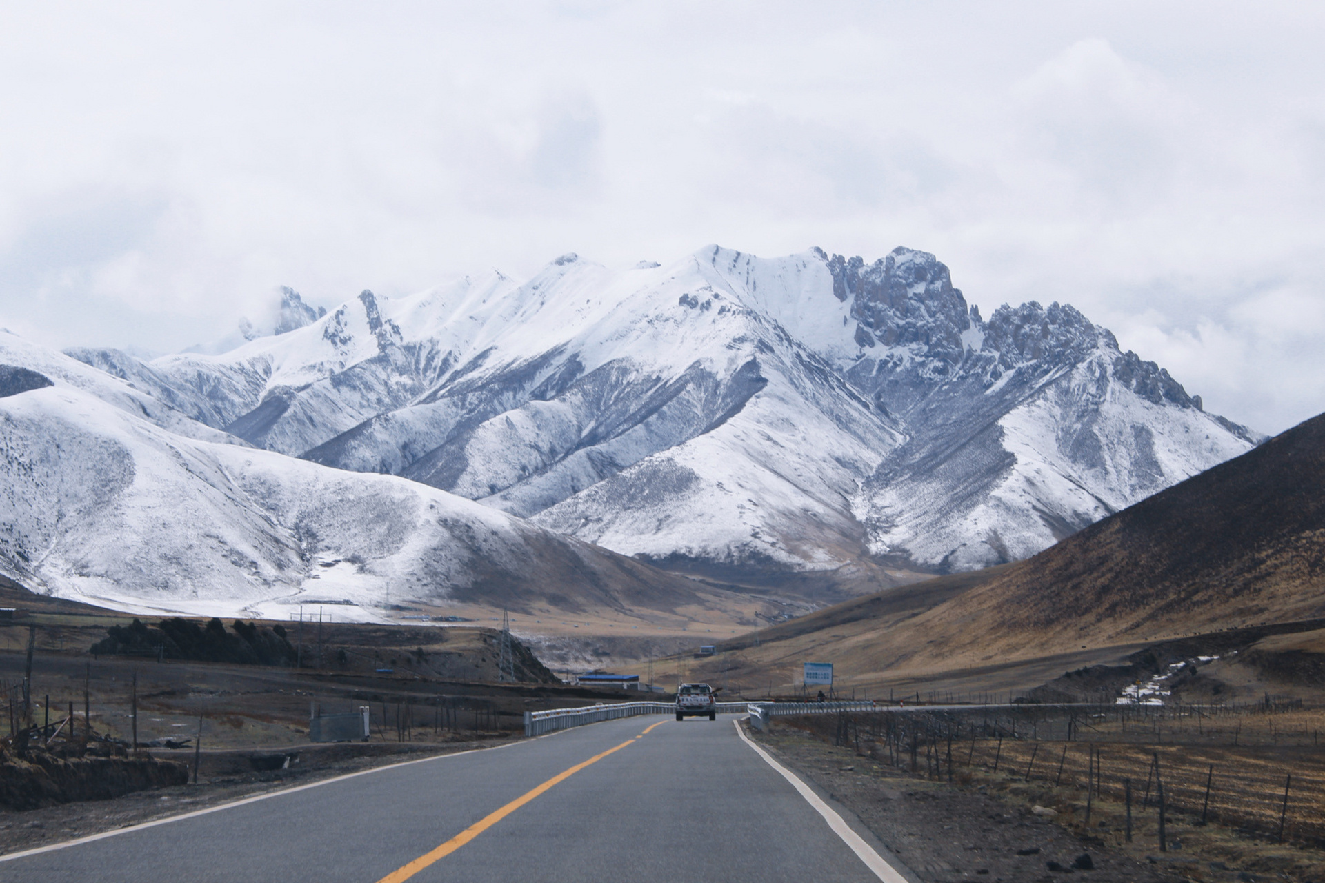 所以出藏不打算走青藏线,选择了317继续回到成都,317的风景不必318差!