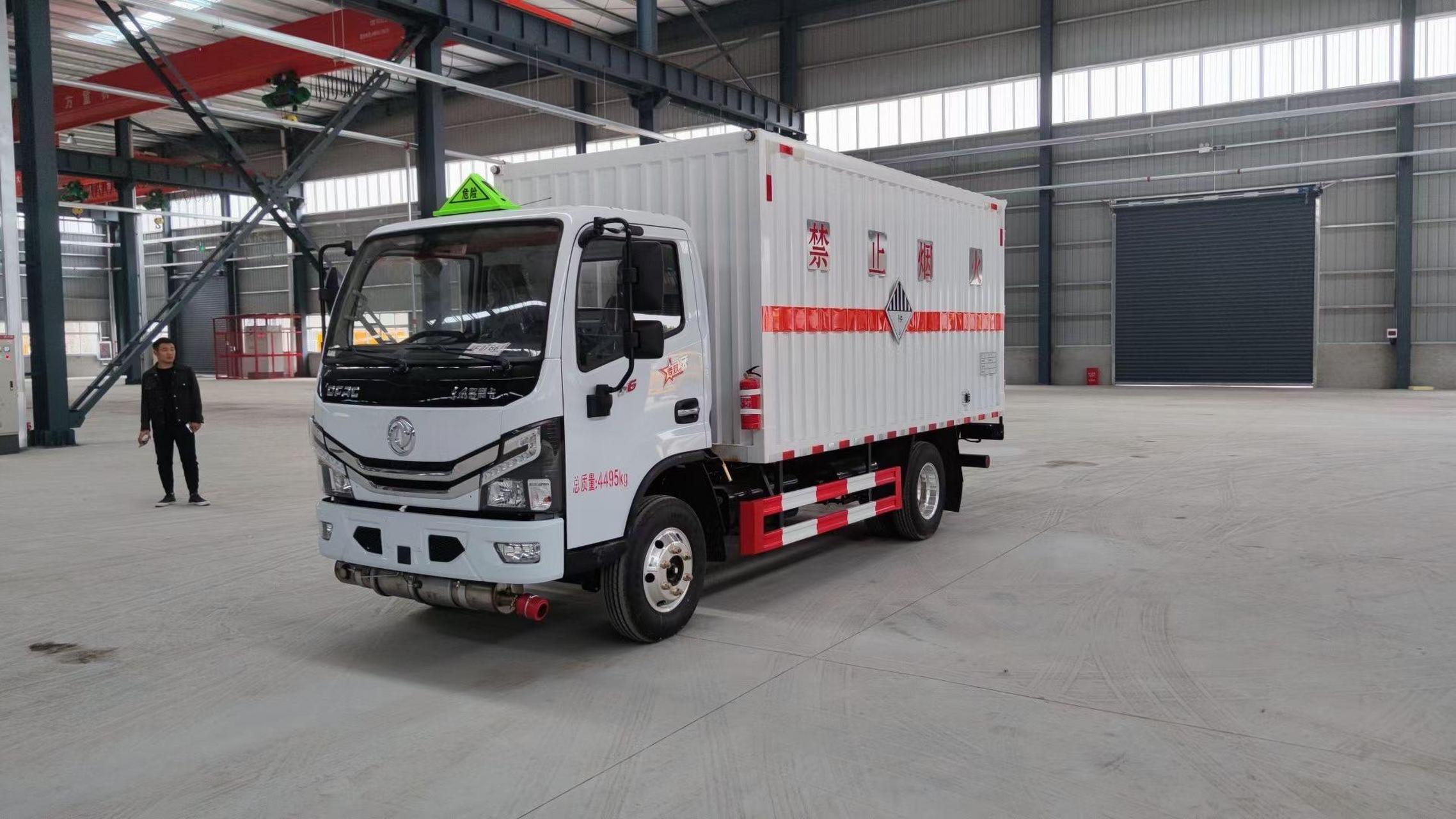 东风蓝牌易燃气体厢式运输车 东风多利卡全柴115马力 东风福瑞卡云内