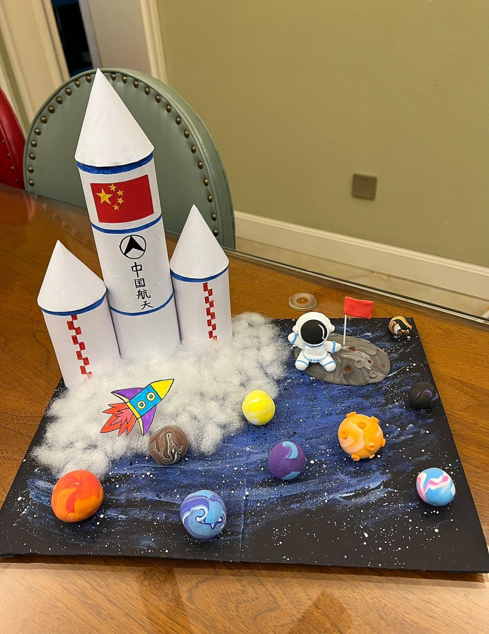 国庆节手工作品,幼儿园废物利用亲子手工