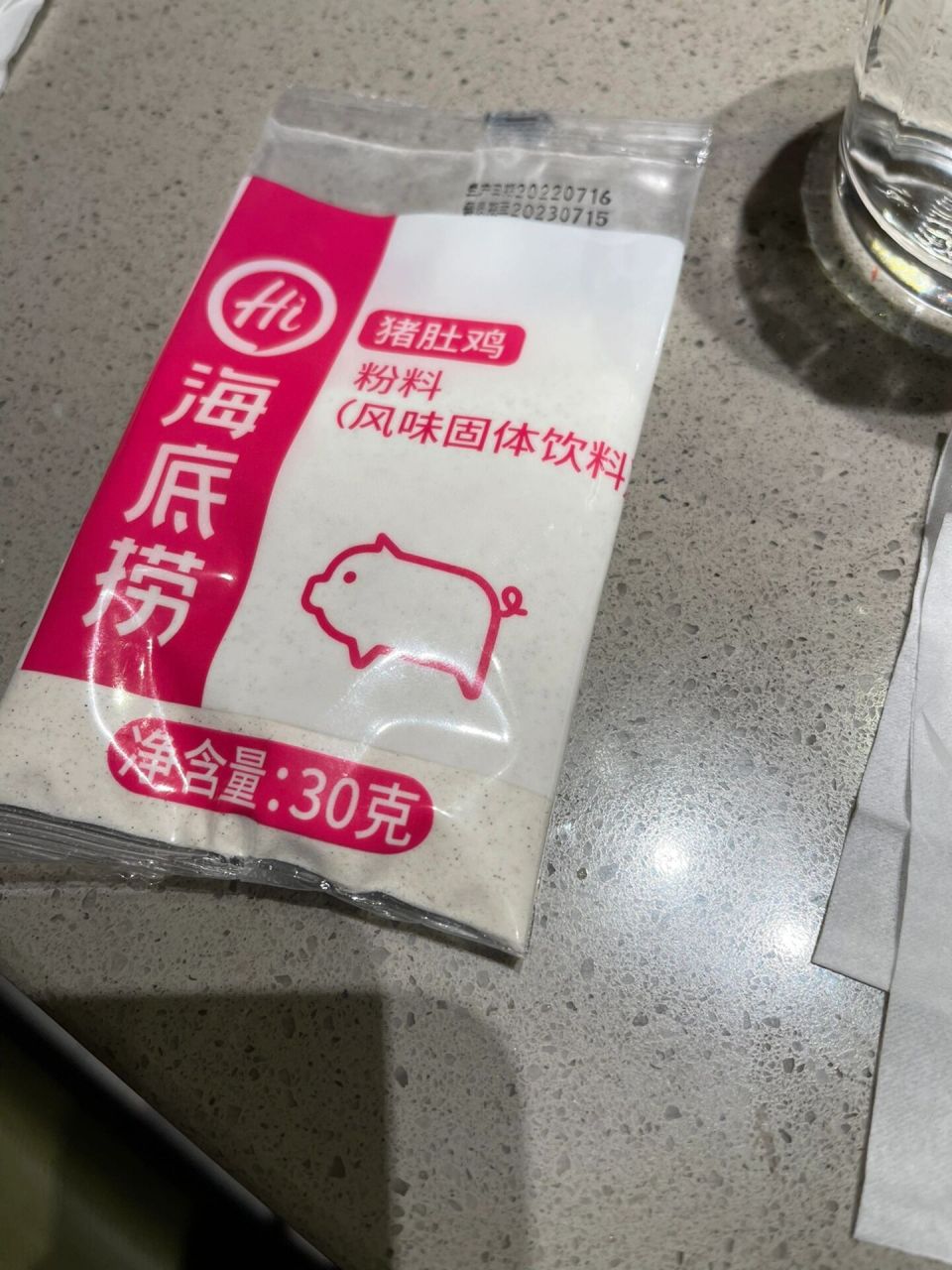 每次去吃海底捞都要点猪肚鸡锅底,配上葱花香菜芹菜好好喝一口汤!