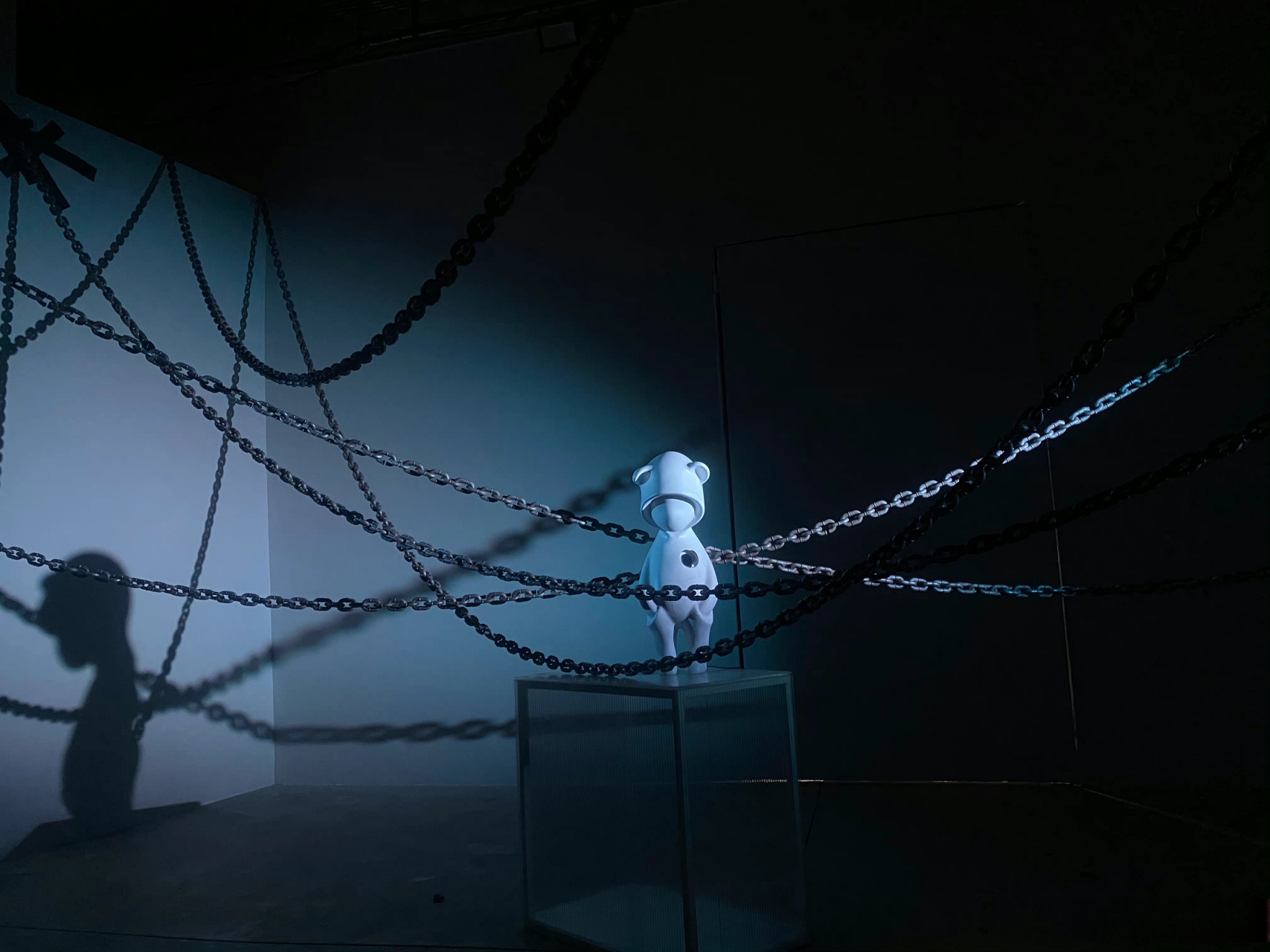 能让你走出泥潭,挣脱枷锁的 是悲伤之外的你.