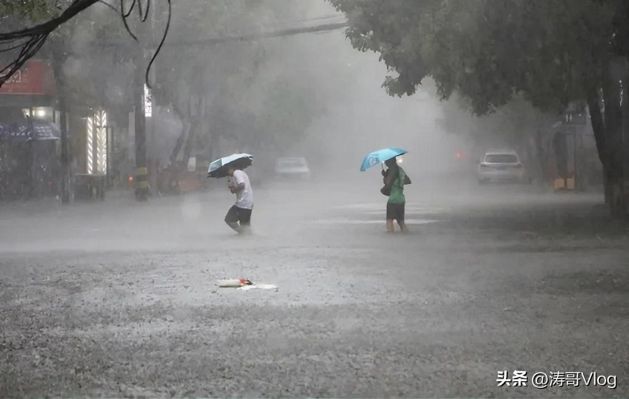 遇到暴雨极端天气你有哪些宝贵经验  突如其来的暴雨席卷了全国多地