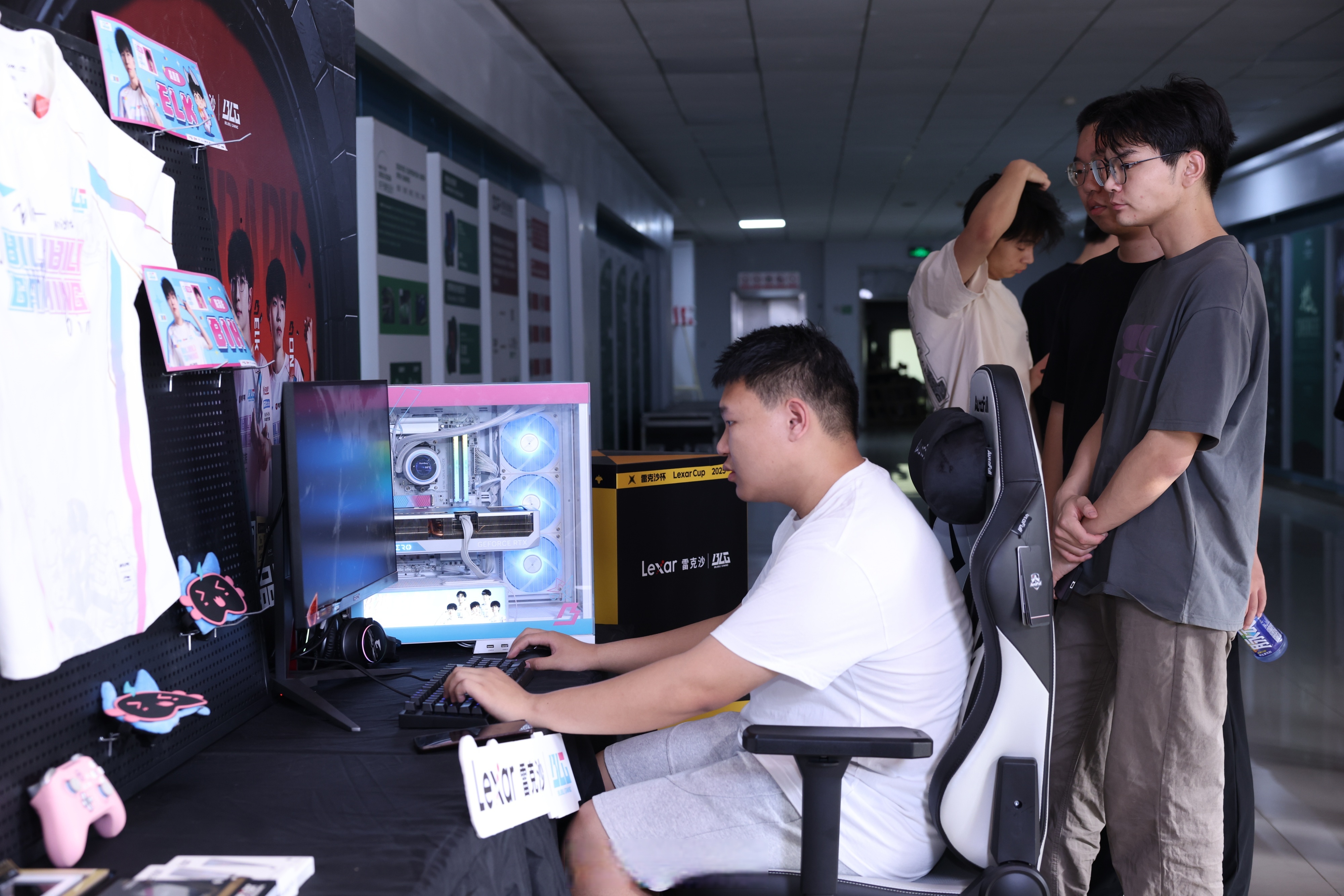 来感受这场来自amd,雷克沙,agon,技嘉,航嘉等专业电竞硬件倾力赞助