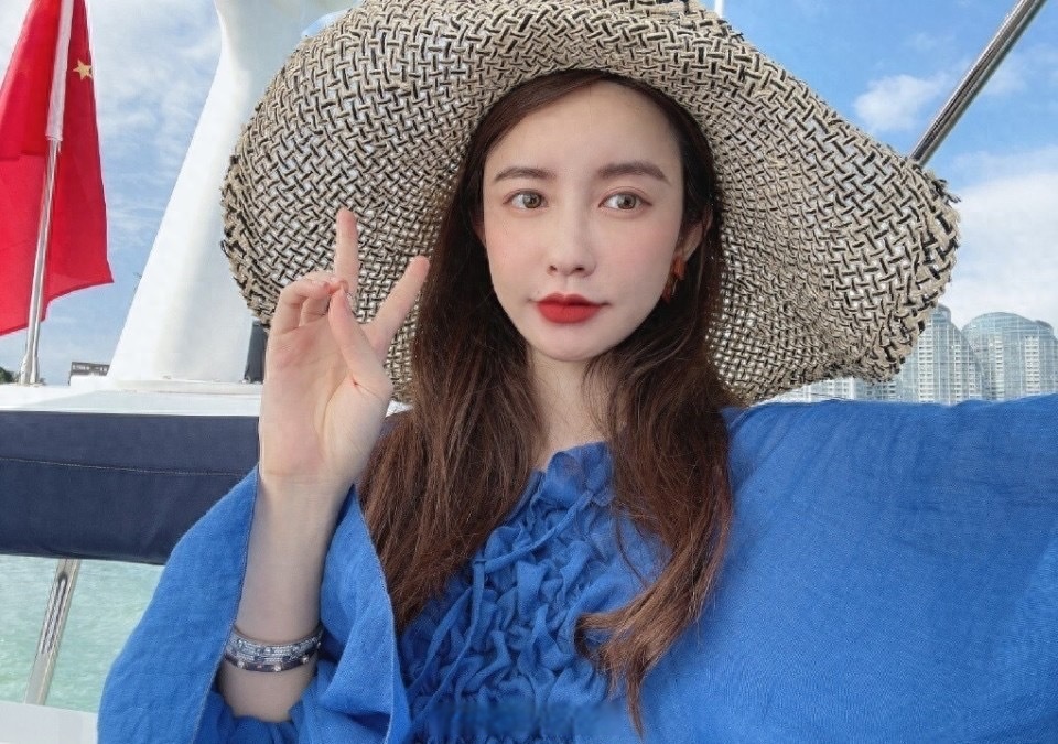 9月19日,如涵控股联合创始人,网红模特张大奕在微博发长文称,将把