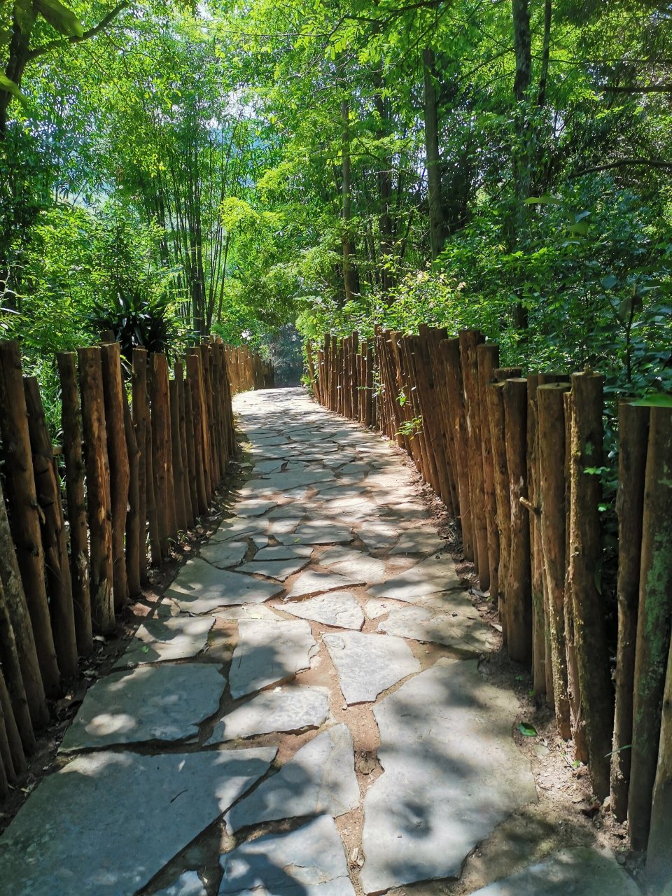 重庆统景风景名胜区自驾一日游 中午在统景镇选一餐馆用餐.