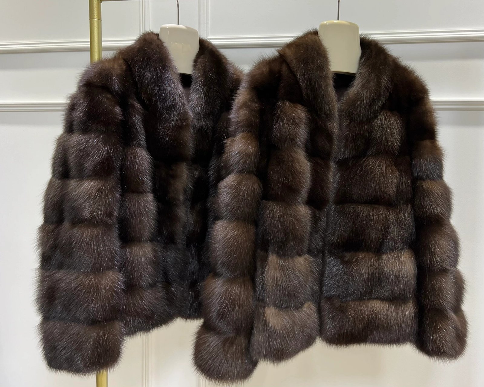 高级感穿搭俄罗斯紫貂皮草外套 v领简约设计俄罗斯紫貂皮草外套 随意