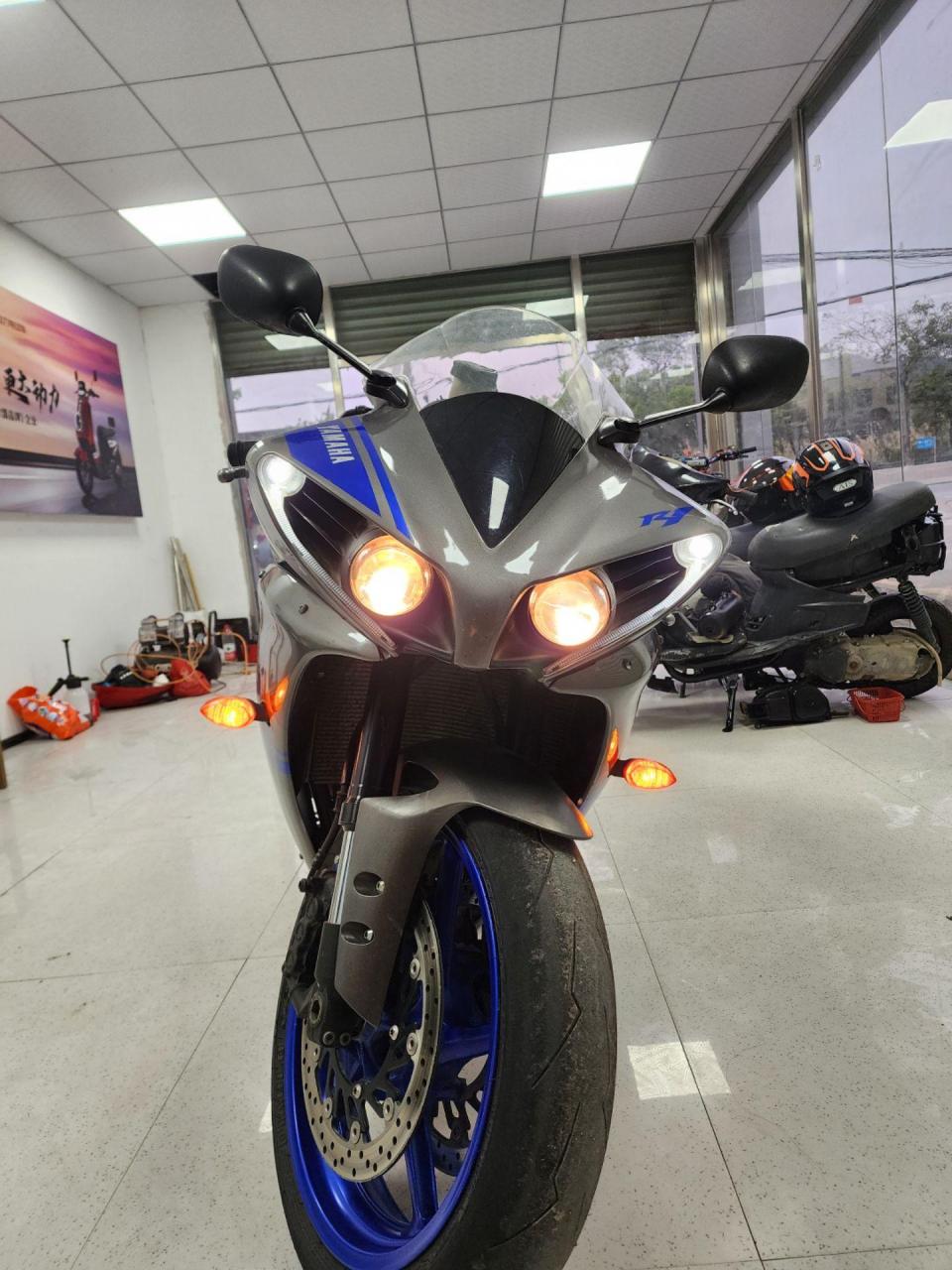 11年改14年泪眼雅马哈r1,头罩改泪眼不是原版,其他都是原,还有正品