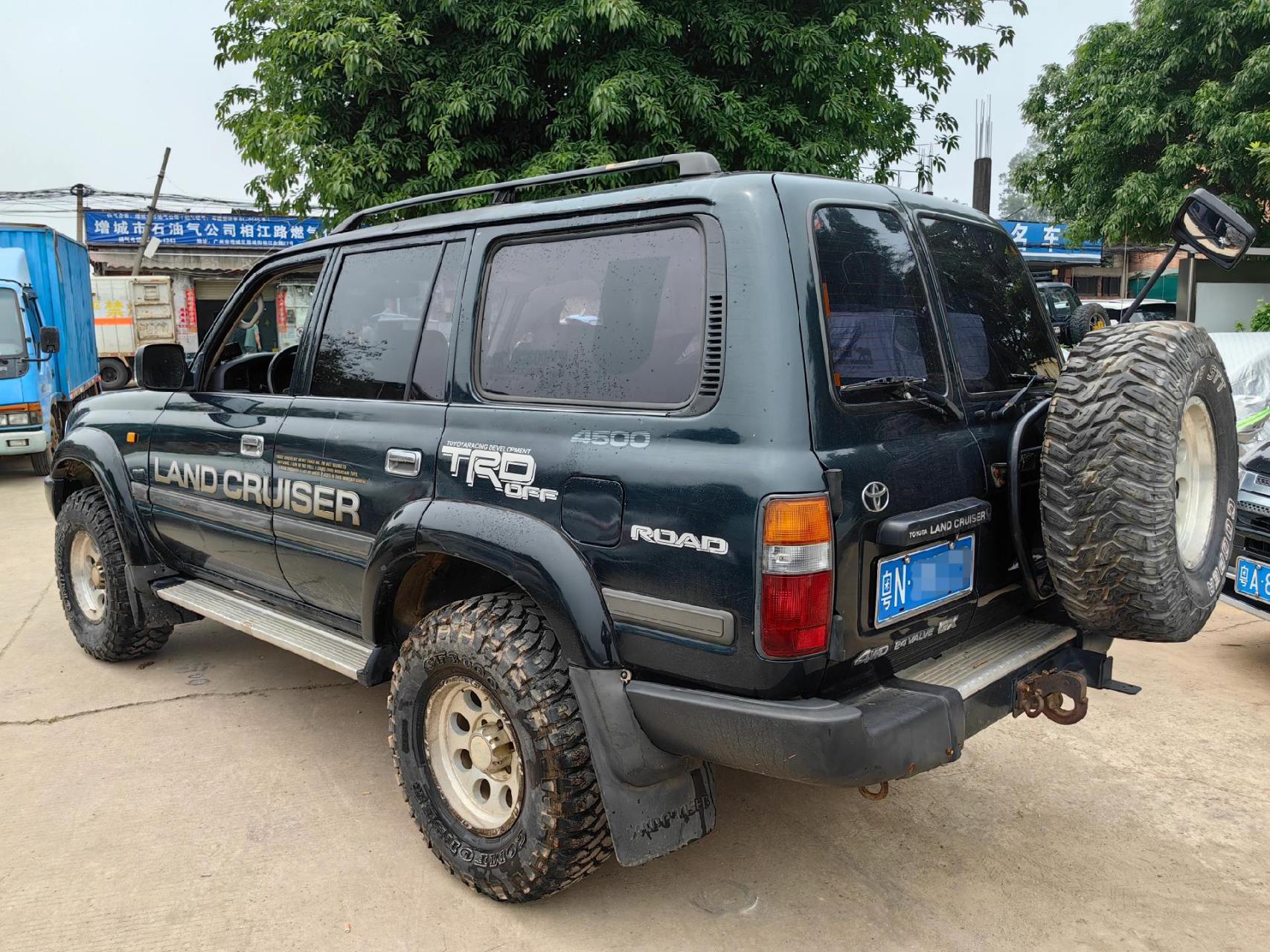 丰田陆地巡洋舰lc80 车型:越野车 车体颜色:绿色 上牌时间:1993 排量