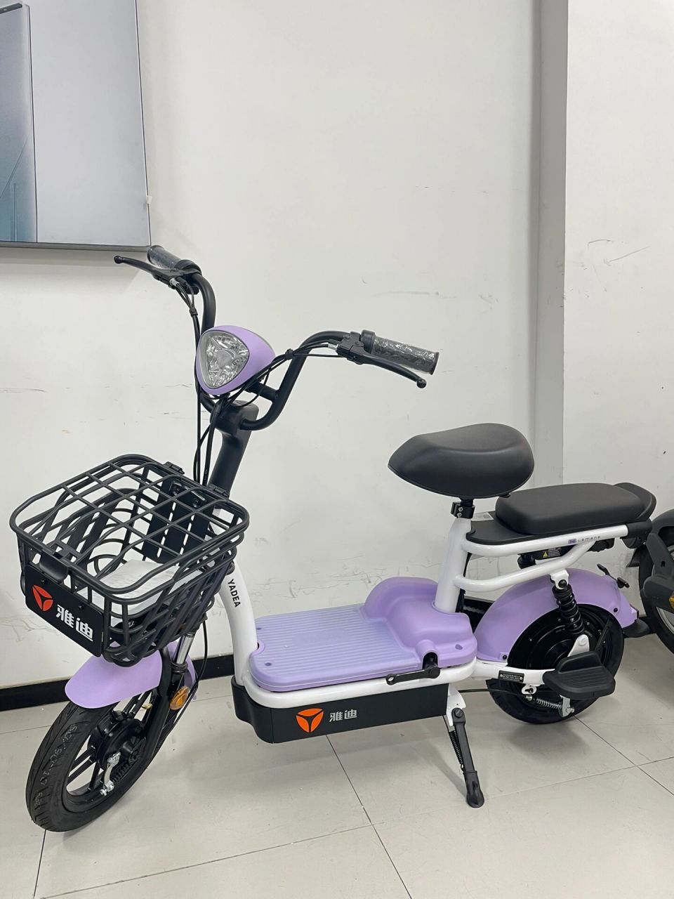 新國標01雅迪電動車 樂萌款 細節展示 不得不愛03 升級減震 香芋