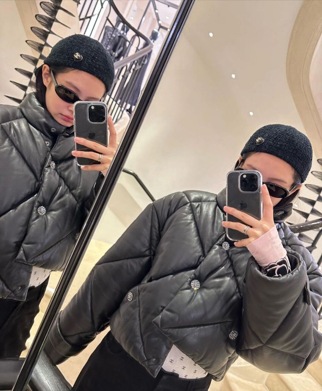 jennie更新巴黎碎片,出街这套look很帅气,身穿羽绒棉服,棒球帽反戴,再