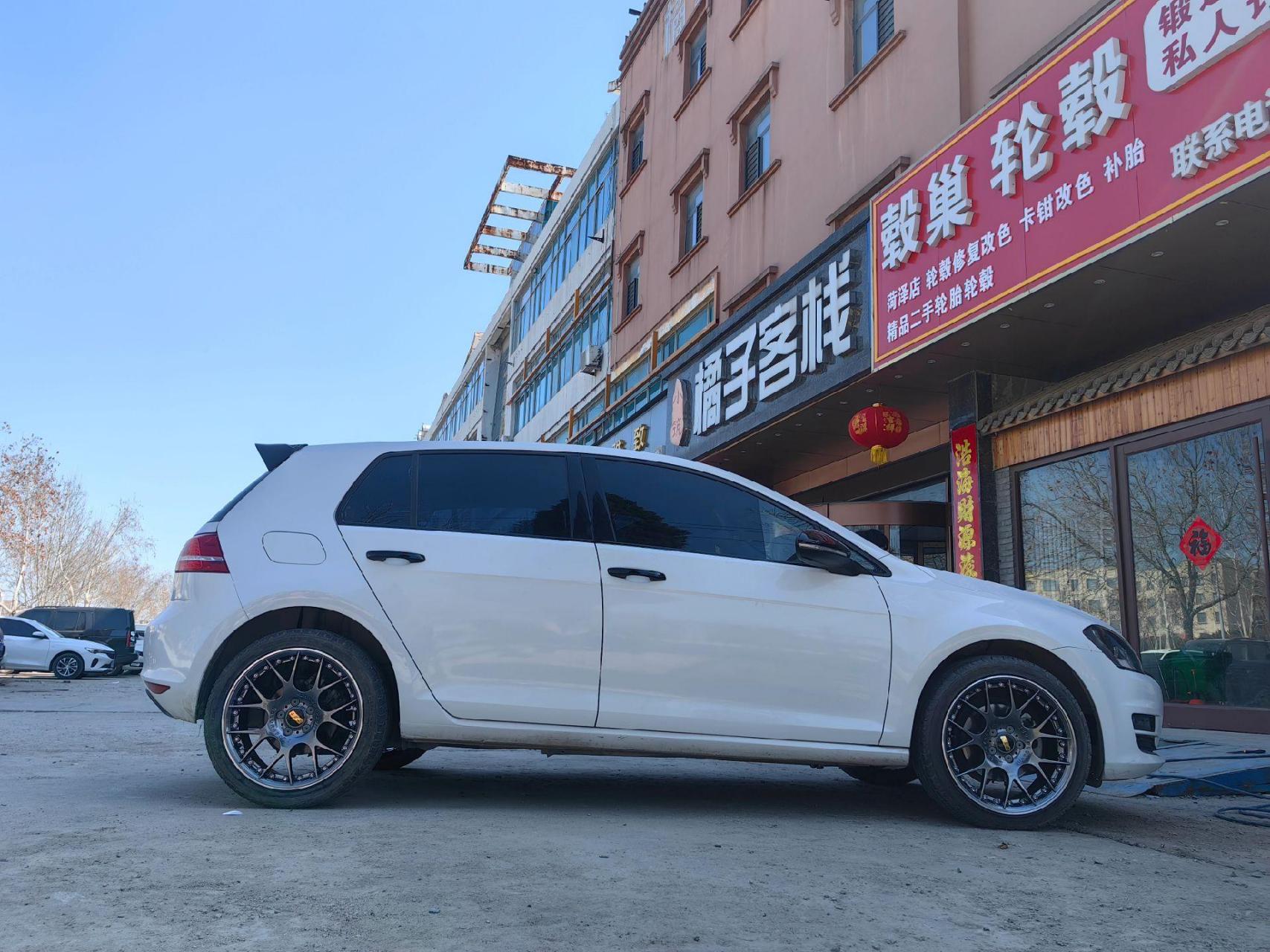 大众高尔夫到店升级18寸bbs款轮毂搭配轮胎装车效果完美 轮毂升级