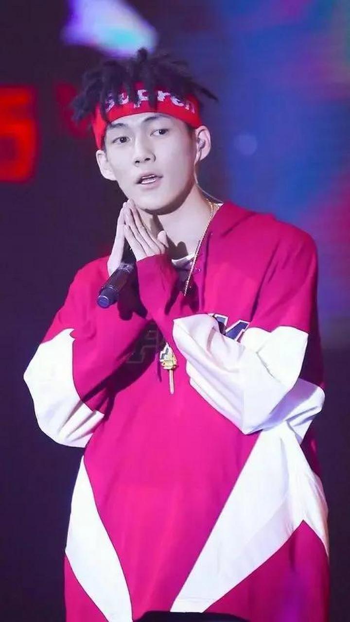 红花会pg one和红花会贝贝都是中国说唱界备受关注的艺人,他们以