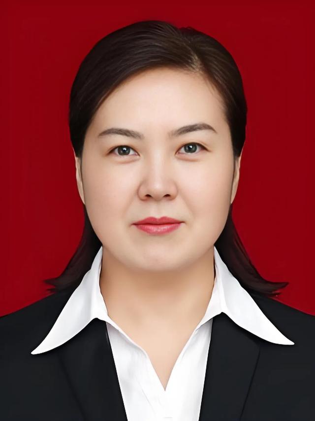 陕西延安的干部队伍里,有15位能干的女将,她们平均年龄约47岁,最小的