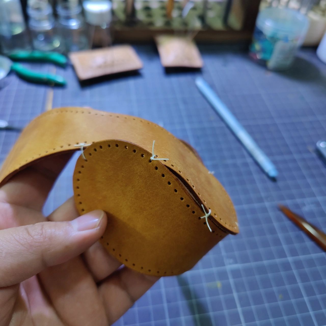 手工缝制 棒球制作过程 98 第一次缝 ,实在是太麻烦了 缝了2小时了