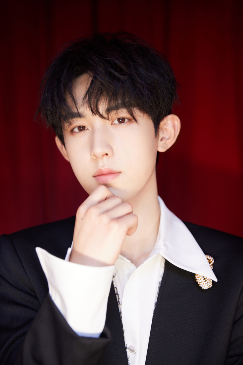 郭俊辰超话 凝刻璀璨华彩,邂逅雅致格调,成就流光溢彩的奇幻梦境.