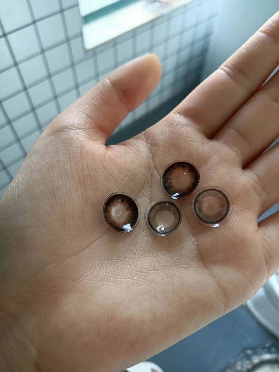 美瞳干了好几天了,还能不能戴 摘下来之后就忘了放在美瞳盒里了,已经